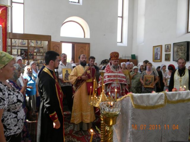 Крестный ход из Чаплинки в Асканию Нова, приуроченный ко дню памяти Царственных Страстотерпцев, 16.07.2011_1