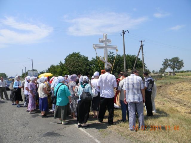 Крестный ход из Чаплинки в Асканию Нова, приуроченный ко дню памяти Царственных Страстотерпцев, 16.07.2011_14