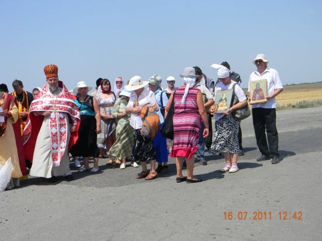 Крестный ход из Чаплинки в Асканию Нова, приуроченный ко дню памяти Царственных Страстотерпцев, 16.07.2011_16