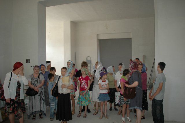 Паломники в храмах Аскании-Нова