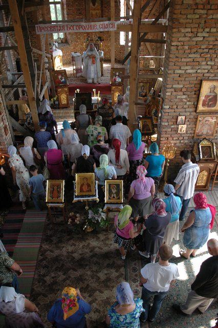 Паломники в храмах Аскании-Нова