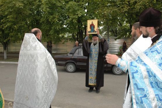 Встреча икон Божией Матери «Цареградская», «Взыскание погибших» и «Игуменья Горы Афонской», привезенных о. Иоанном со Святой Горы Афон. Август 2013