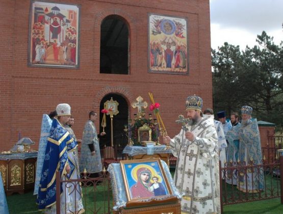 Престольный праздник Божией Матери в честь Ее иконы «Мати Молебница»