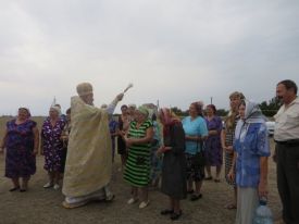 Богослужение в храме  Рождества Пресвятой Богородицы с. Хлебодаровка