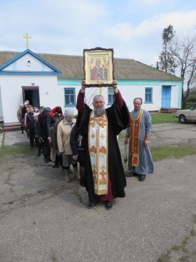 18 апреля Благочинный Чаплинского округа протоиерей Иоанн Канинец с иконой Божией Матери «Неувядаемый Цвет» посетил два прихода, вверенного ему благочиния. В с.Магдалиновка в храме святой равноапостольной Марии Магдалины 