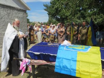 Священники благочиния совершили отпевание солдата, погибшего на востоке нашей страны