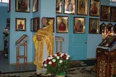 в храме
