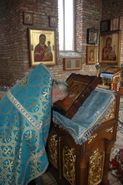 Молебен с чтением акафиста перед иконой Божией Матери «Иерусалимская»