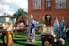 Престольный праздник Божией Матери в честь Ее иконы «Мати Молебница»