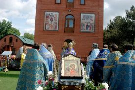 Престольный праздник Божией Матери в честь Ее иконы «Мати Молебница»