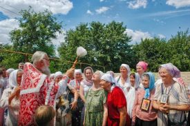 Традиционный Крестный ход из Чаплинки в Асканию-Нова