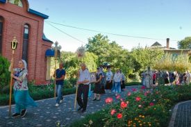 Пресвятая Дево Богородице Владычице, милостию Твоею спаси и помилуй нас!