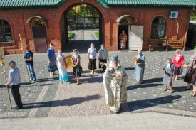 Пресвятая Дево Богородице Владычице, милостию Твоею спаси и помилуй нас!