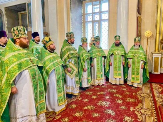 Праздничное Богослужение в Свято-Духовском кафедральном соборе г. Херсона