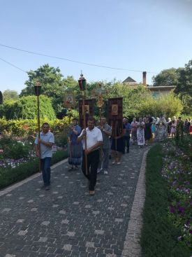 Пресвятая Дево Богородице Владычице, милостию Твоею спаси и помилуй нас!