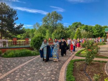 Встреча иконы Божией Матери «Алешковская»