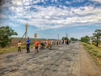 Традиционный Крестный ход из Чаплинки в Асканию-Нова