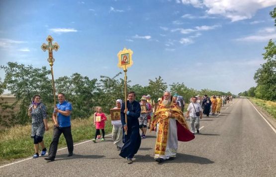 Традиционный Крестный ход из Чаплинки в Асканию-Нова