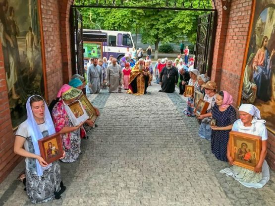 Традиционный Крестный ход из Чаплинки в Асканию-Нова