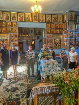 Пресвятая Дево Богородице Владычице, милостию Твоею спаси и помилуй нас!