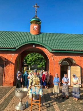 Престольный праздник Божией Матери в честь Ее иконы «Мати Молебница»