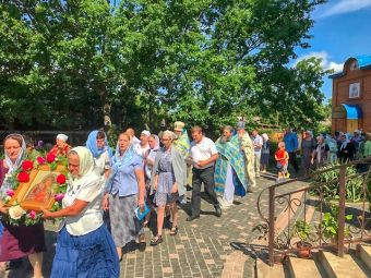 Престольный праздник Божией Матери в честь Ее иконы «Мати Молебница»