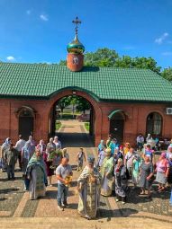 Престольный праздник Божией Матери в честь Ее иконы «Мати Молебница»