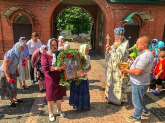 Престольный праздник Божией Матери в честь Ее иконы «Мати Молебница»