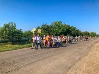 Традиционный Крестный ход из Чаплинки в Асканию-Нова