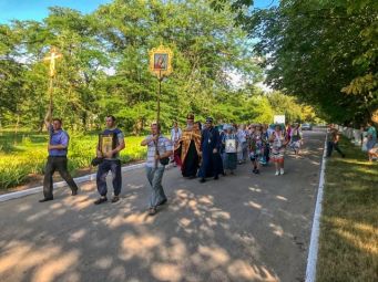 Традиционный Крестный ход из Чаплинки в Асканию-Нова