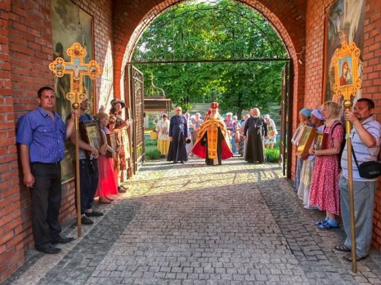 Традиционный Крестный ход из Чаплинки в Асканию-Нова