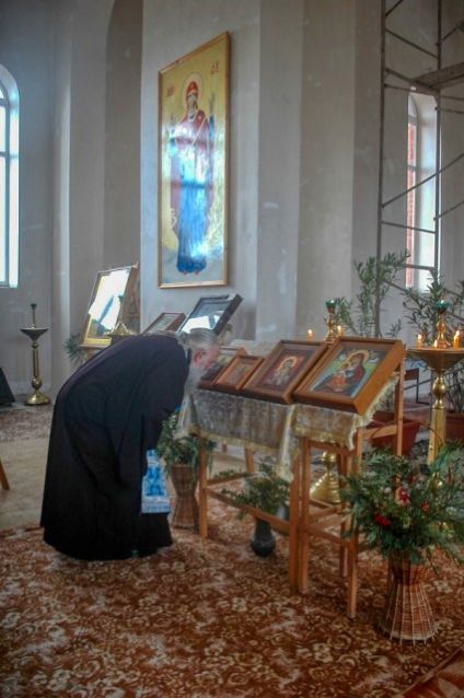 День чествования икон Божией Матери «Корфская», «Скорбящая о младенцах, во чреве убиенных», памяти священномученика Власия и святой праведной царицы Феодоры