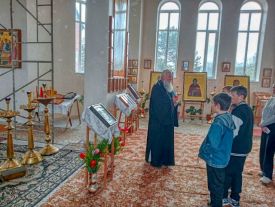 Встреча настоятеля с детьми
