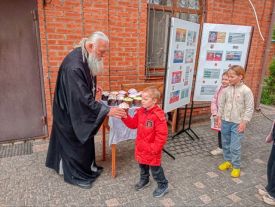 Встреча настоятеля с детьми