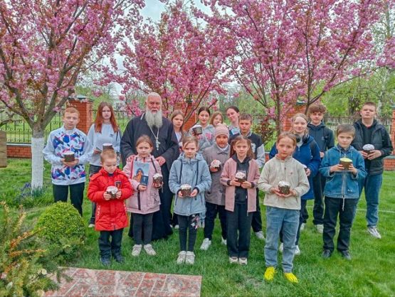 Встреча настоятеля с детьми