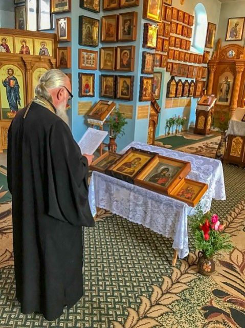 Молебен у святынь