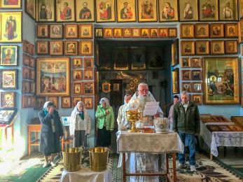 Богослужение в праздник Преполовения Пятидесятницы