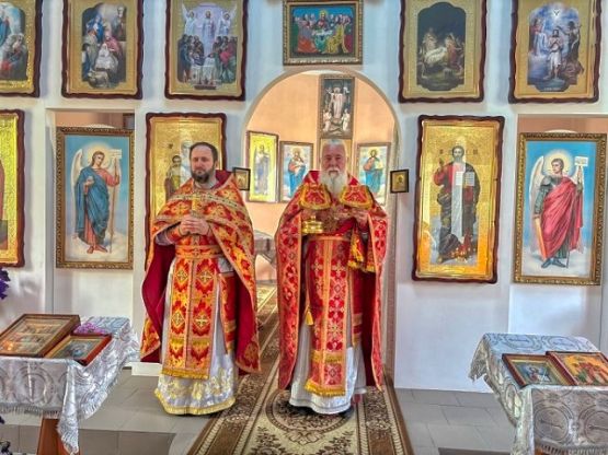 Божественная литургия в с. Надеждовка