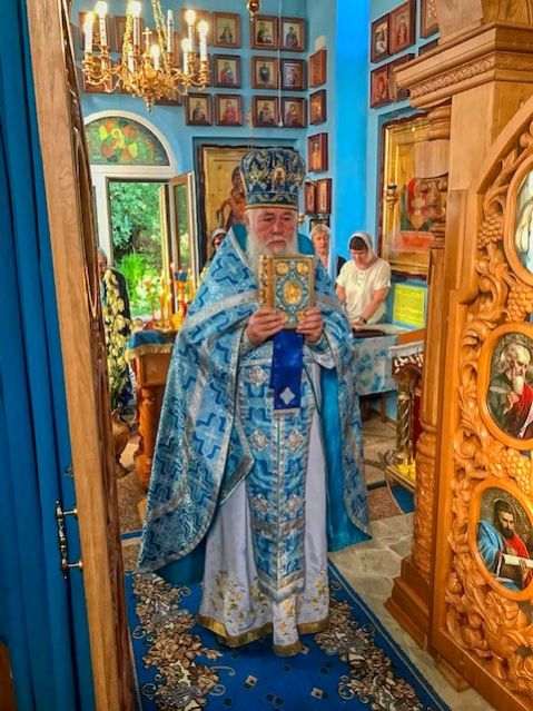 Божественная Литургия в день чествования иконы Пресвятой Богородицы “Достойно есть” или “Милующая”