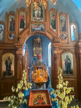 Божественная Литургия в день чествования иконы Пресвятой Богородицы “Достойно есть” или “Милующая”