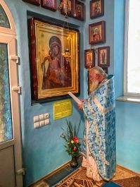 Божественная Литургия в день чествования иконы Пресвятой Богородицы “Достойно есть” или “Милующая”