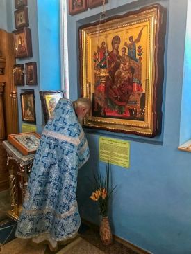 Божественная Литургия в день чествования иконы Пресвятой Богородицы “Достойно есть” или “Милующая”