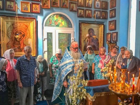 Божественная Литургия в день чествования иконы Пресвятой Богородицы “Достойно есть” или “Милующая”