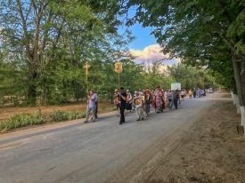 Традиционный Крестный ход из Чаплинки в Асканию-Нова