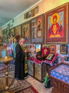Святый равноапостольный княже Владимире, моли Бога о нас!