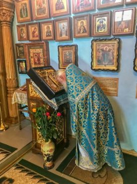 Божественная литургия в день принесения чудотворной иконы Божией Матери «Мати Молебница»
