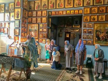 Божественная литургия в день принесения чудотворной иконы Божией Матери «Мати Молебница»