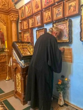 Молебен у святынь