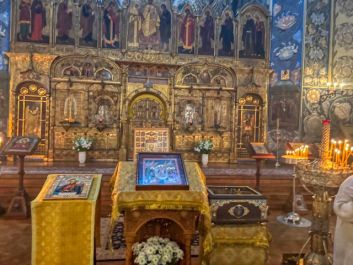 Фото к новости «Панихида в Ницце»