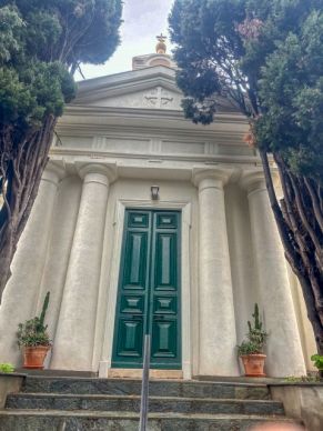 Фото к новости «Панихида в Ницце»